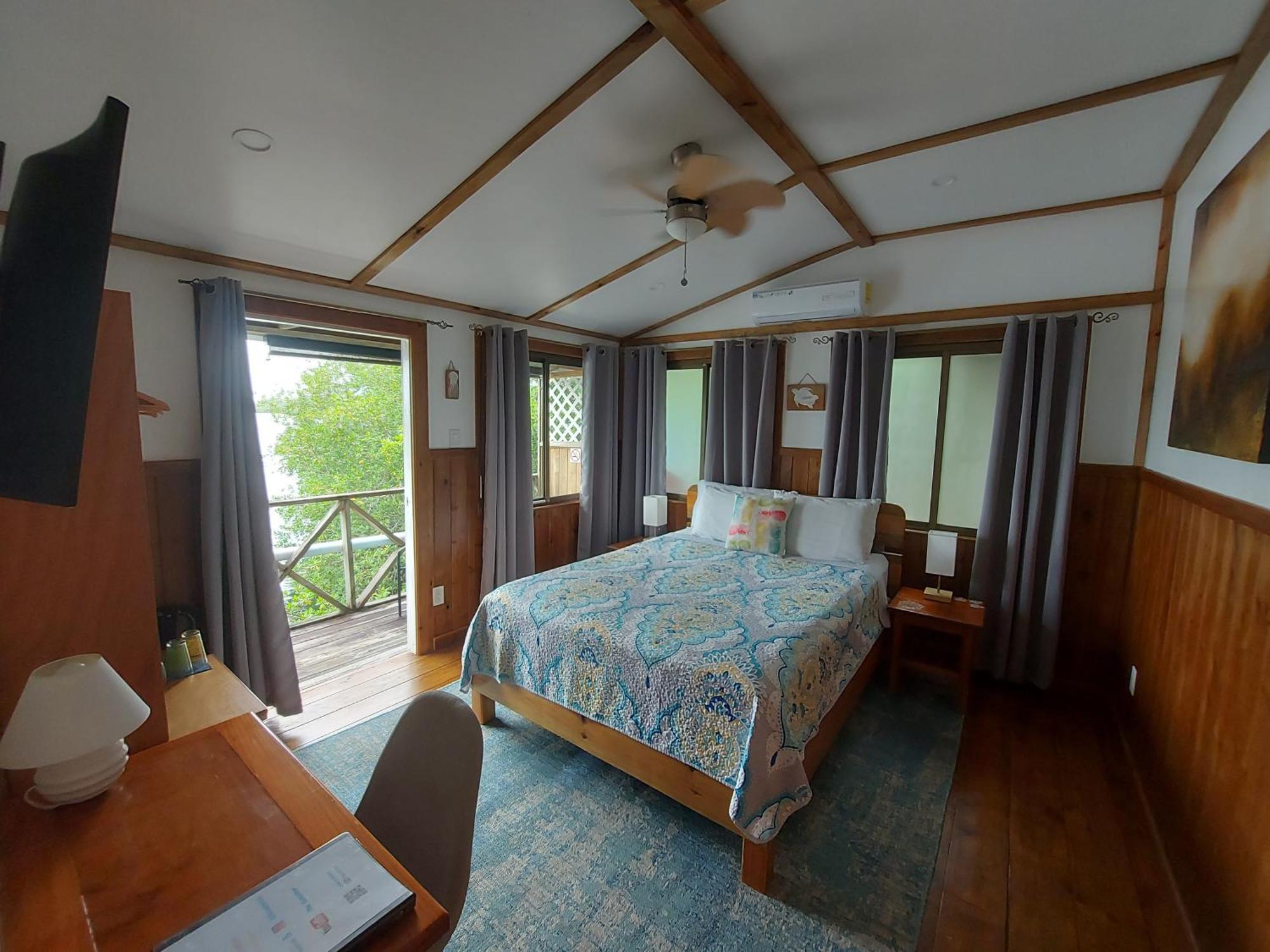 The Sunsetter Bed & Breakfast 보카스 타운 외부 사진